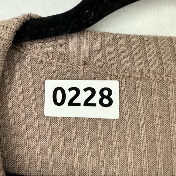 The Classic Cropped Ribbed Front Tie Size M Brown - Picture 10 of 10